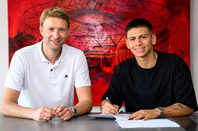 كلاوديو إتشيفيري لاعب باير ليفركوزن